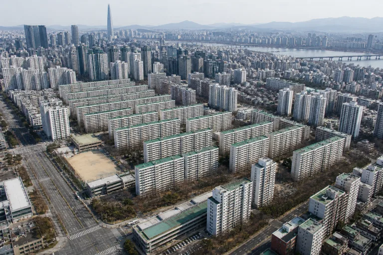 은마아파트 내년 상반기 이주 추진…세입자 약 3,100가구, 갈 곳 찾기 쉽지 않아요